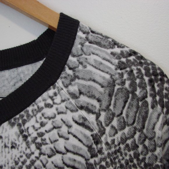 Animal Print Tunic Sweater Black White Snakeskin Print Asymmetrical Hem Small - Picture 5 of 16